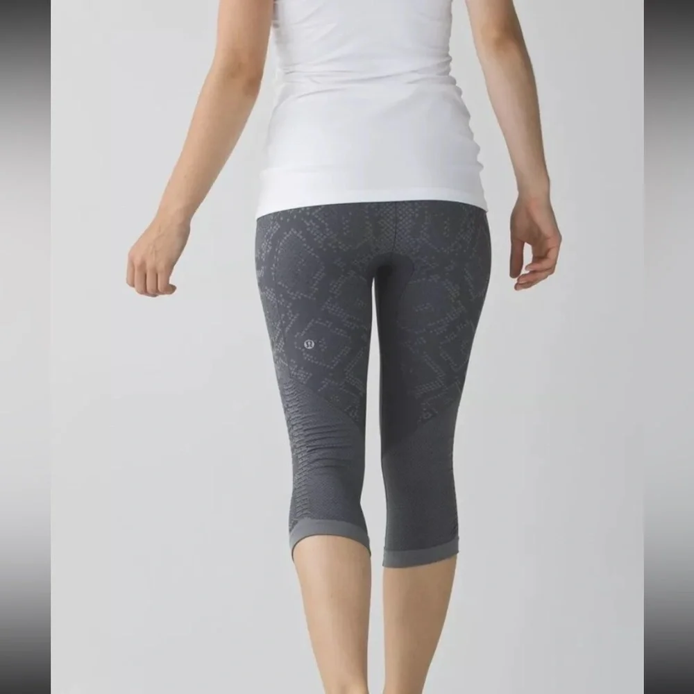 Lululemon Grey In The Flow Crop II